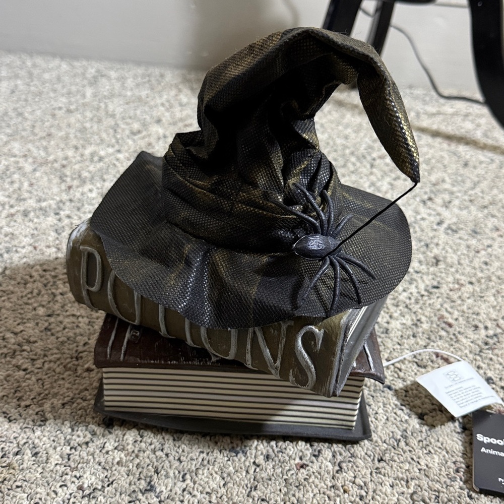 Spooky Village Animated Witch Hat w Spider on Decorative Potion Books NWT